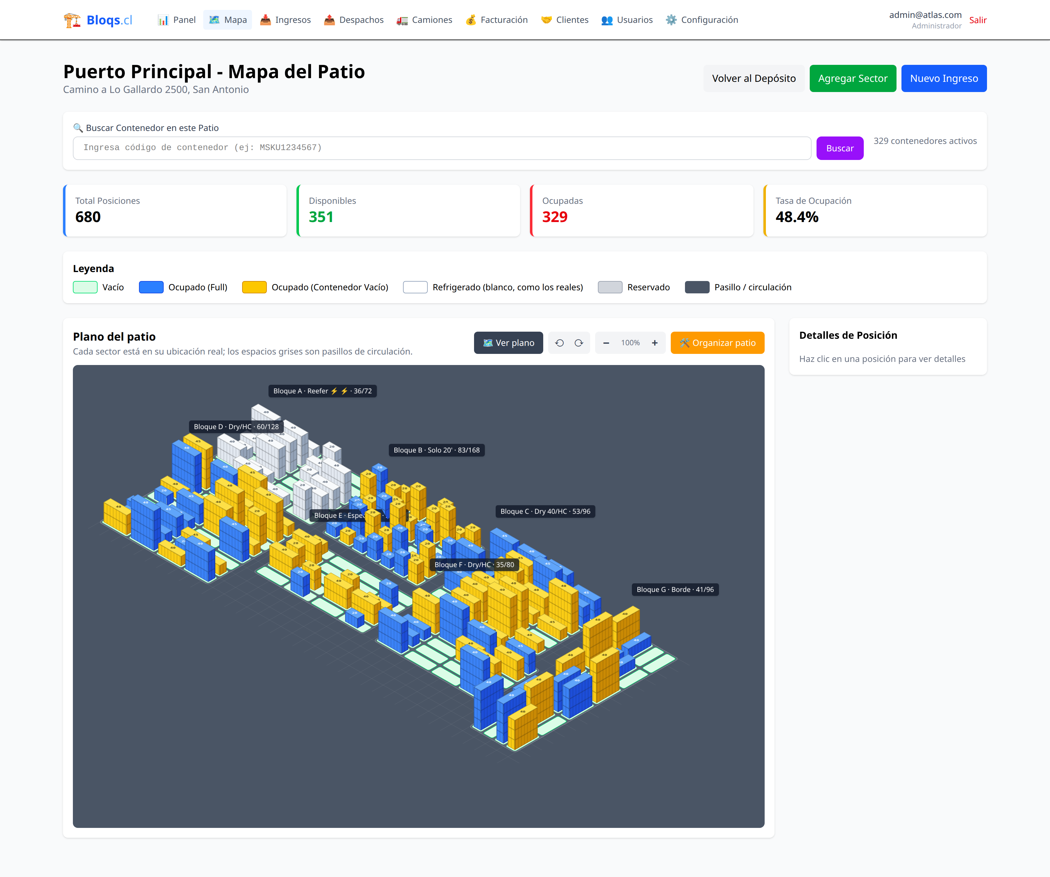 Vista 3D del patio de contenedores en Bloqs.cl, con las pilas apiladas por altura y los pasillos de circulación a la vista